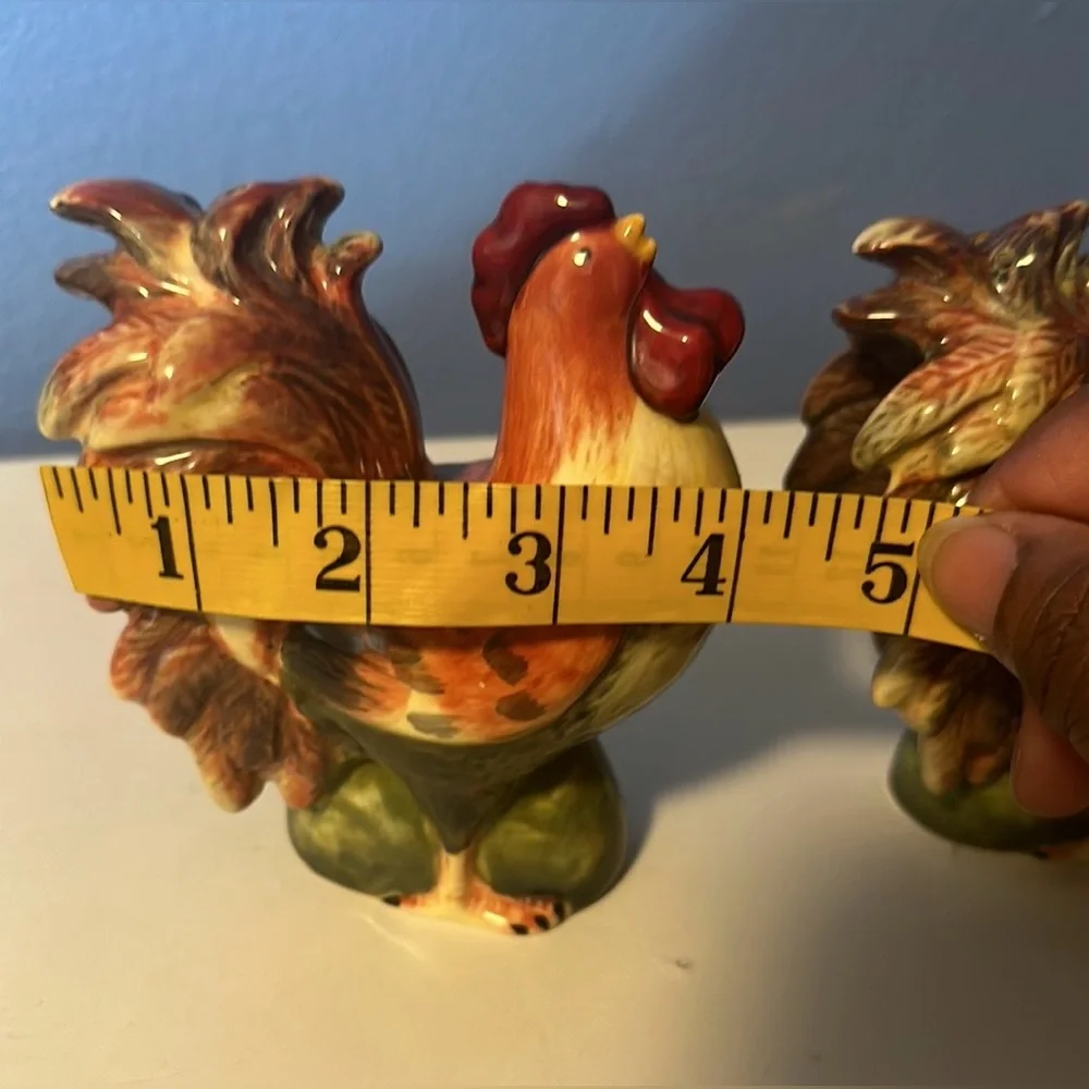 CIC Rooster Salt and pepper shakers